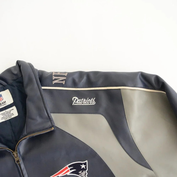 VTG 90'S NFL Team Apparel New England Patriots Blue And Gray Faux Leather Jacket - Picture 13 of 14